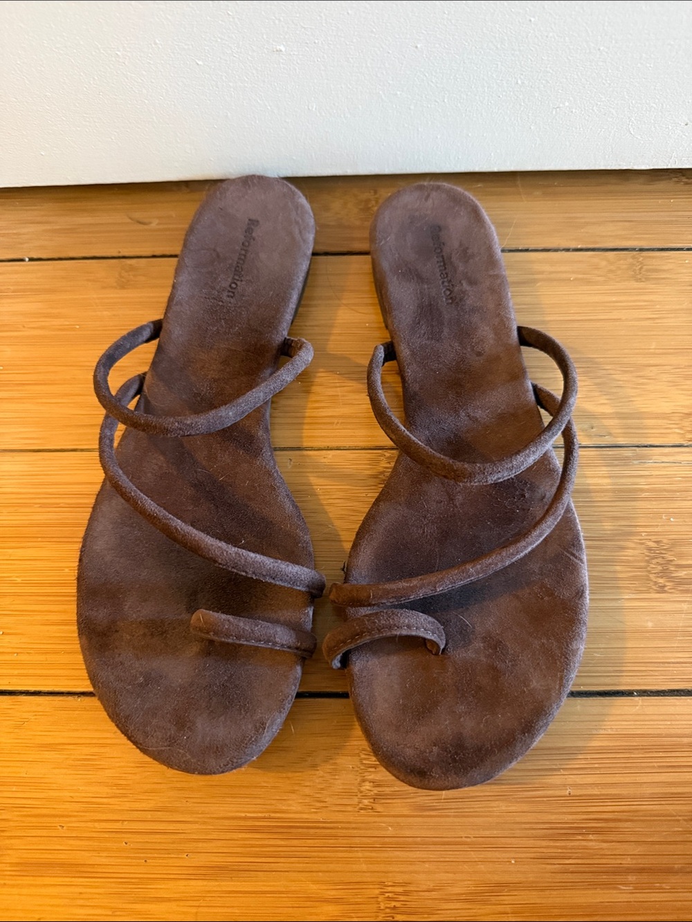 Reformation Ludo Toe Ring Strappy Flat Sandals in Espresso Suede